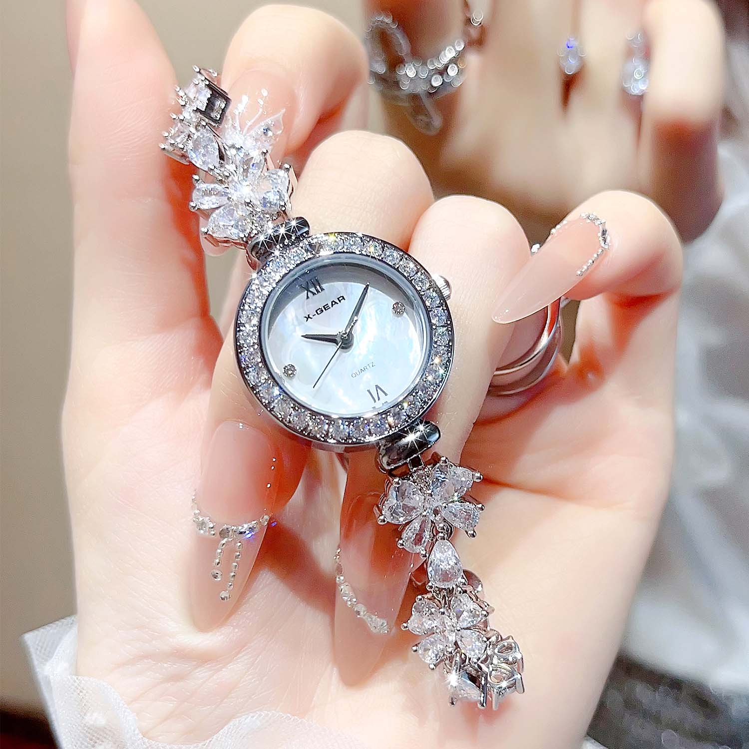 ساعة يد نسائية على شكل فراشة،  - مراجعة Luxury X I Watch وسعره