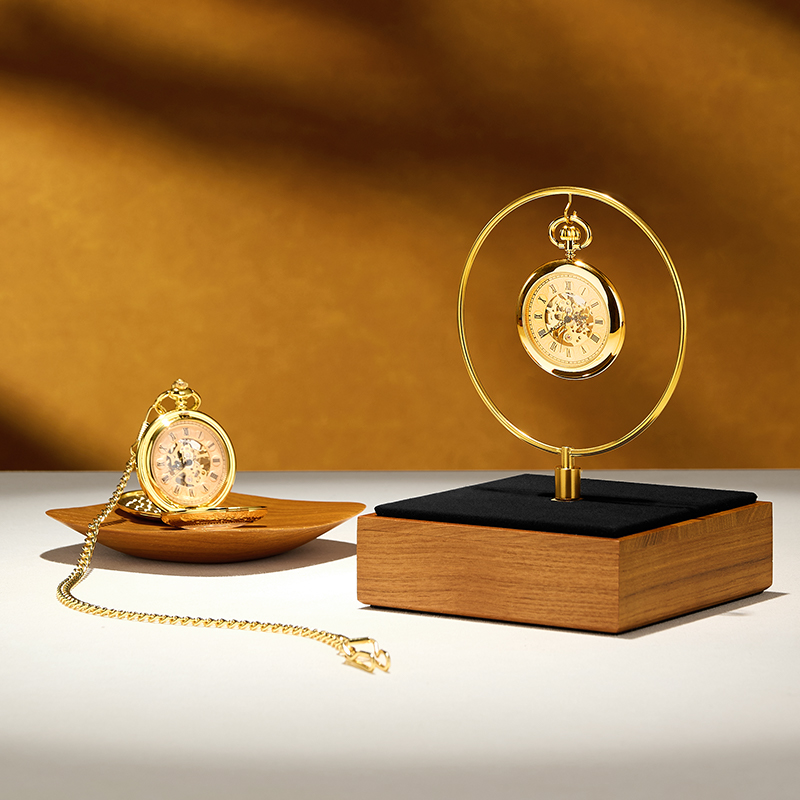 حامل عرض ساعة الجيب الفاخر من  - مراجعة Luxury Watch Gold وسعره