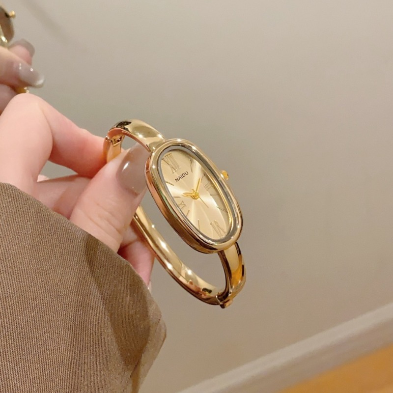 ساعة يد نسائية فاخرة بتصميم رو - مراجعة Luxury Watch Gold وسعره
